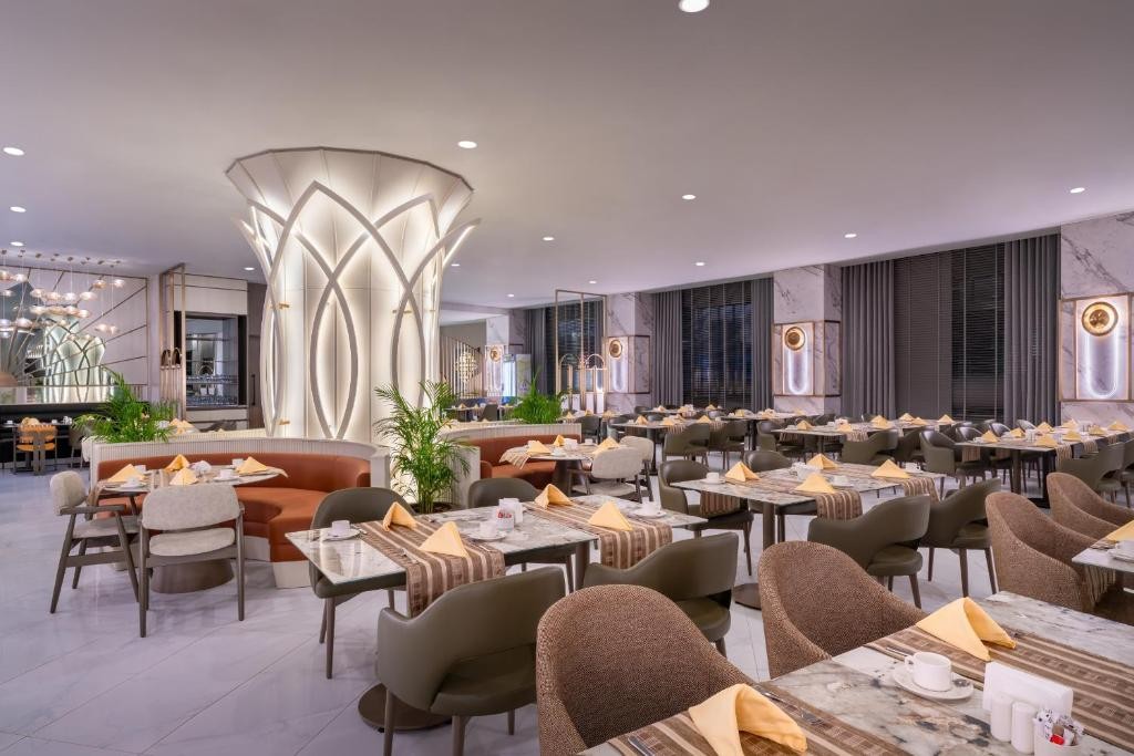 DELPHIN PALACE HOTEL