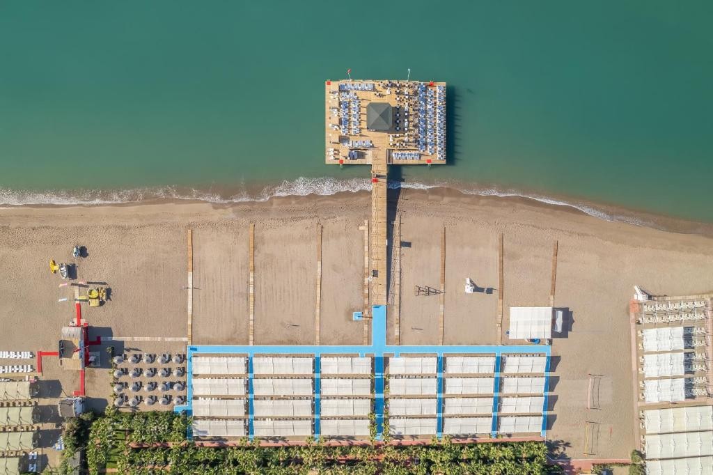 DELPHIN PALACE HOTEL