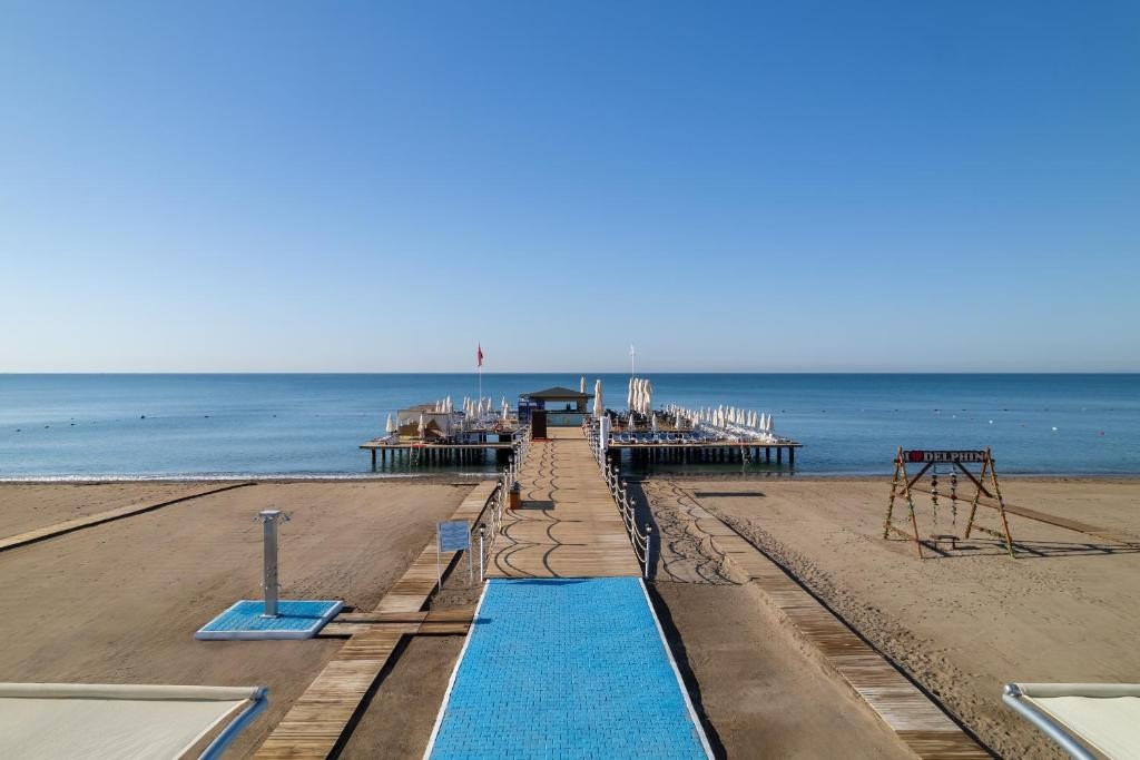 DELPHIN PALACE HOTEL