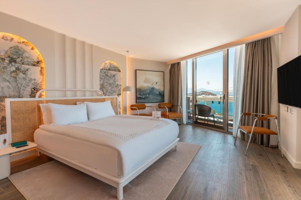 QLUSIVE HOTEL