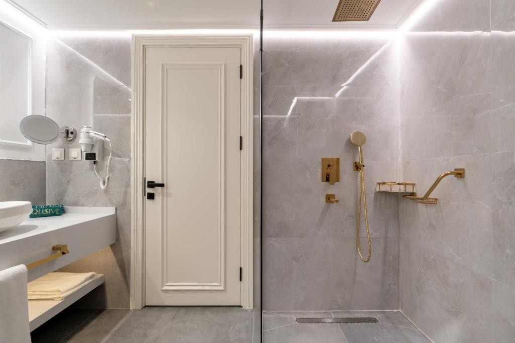 QLUSIVE HOTEL