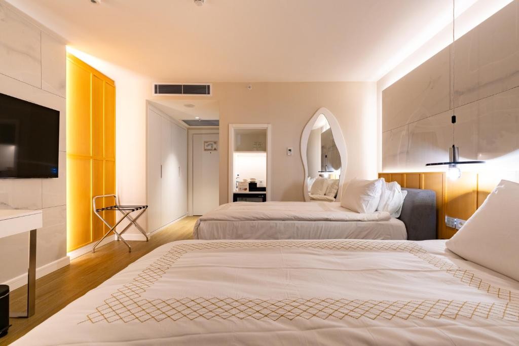 QLUSIVE HOTEL
