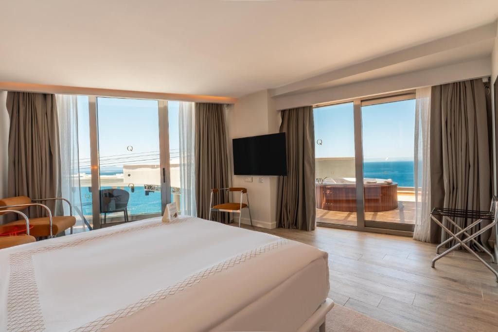 QLUSIVE HOTEL