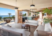 DOUBLETREE BY HILTON SHARKS BAY RESORT BEACH SIDE