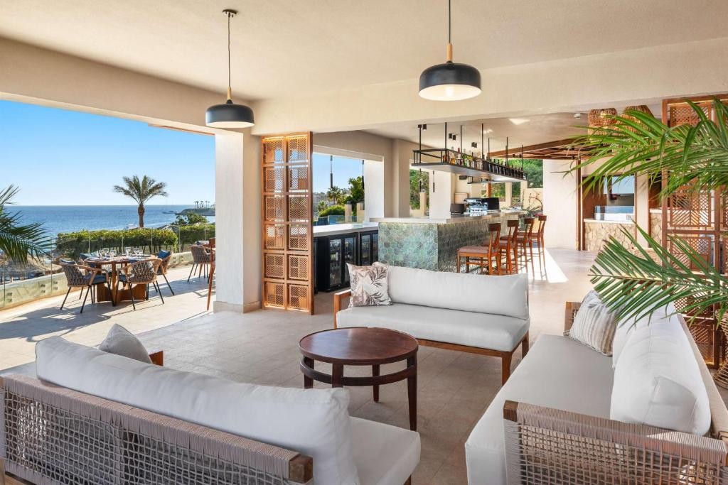DOUBLETREE BY HILTON SHARKS BAY RESORT BEACH SIDE