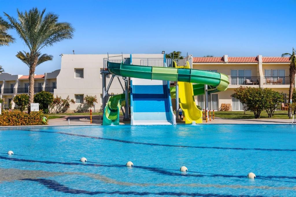 DOUBLETREE BY HILTON SHARKS BAY RESORT BEACH SIDE