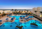 DOUBLETREE BY HILTON SHARKS BAY RESORT BEACH SIDE