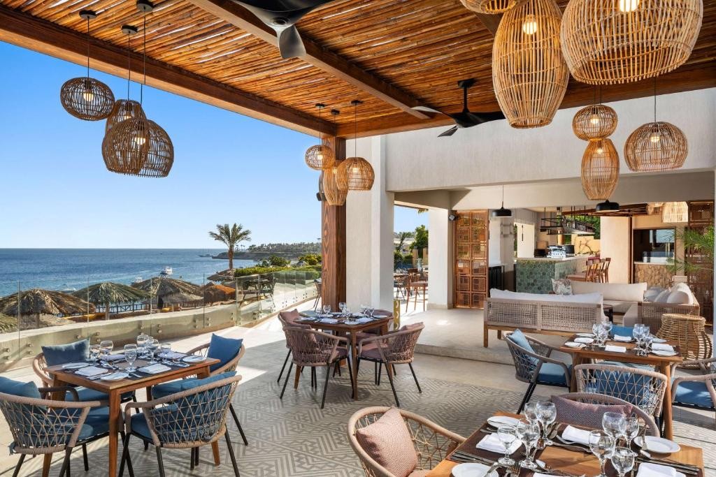 DOUBLETREE BY HILTON SHARKS BAY RESORT BEACH SIDE