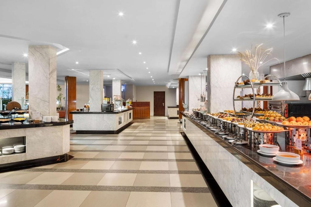 DOUBLETREE BY HILTON SHARKS BAY RESORT BEACH SIDE