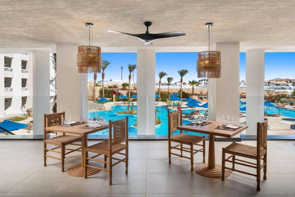 DOUBLETREE BY HILTON SHARKS BAY RESORT BEACH SIDE