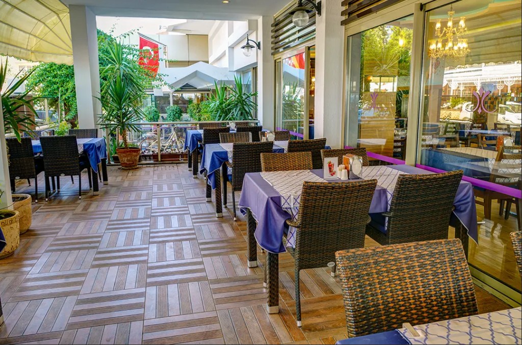 PARADOR BEACH HOTEL