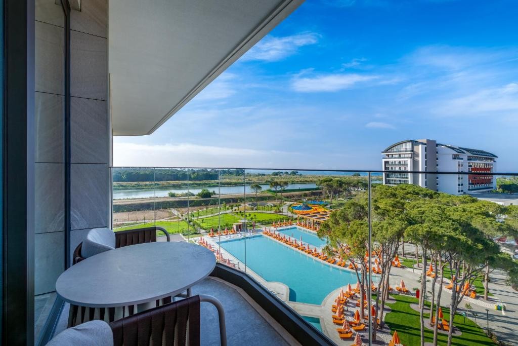 TRENDY PERGE RESORT & SUITES