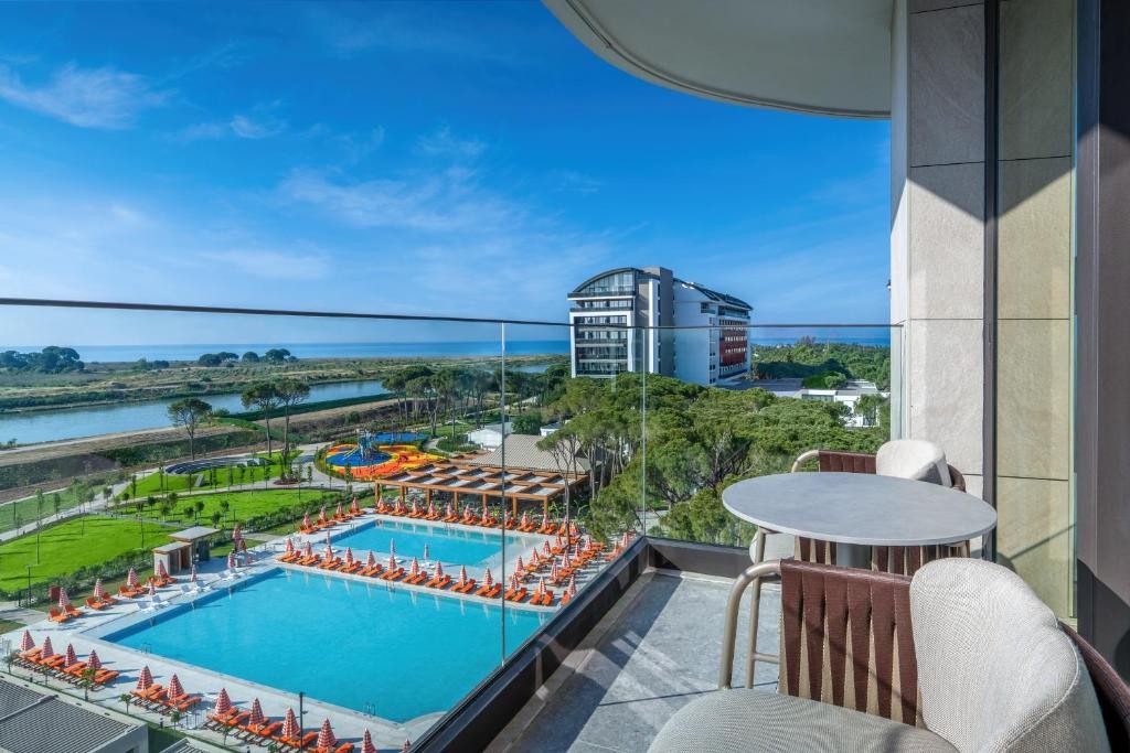 TRENDY PERGE RESORT & SUITES