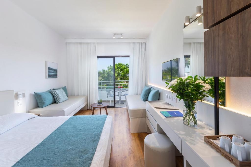 LOUIS PHAETHON BEACH