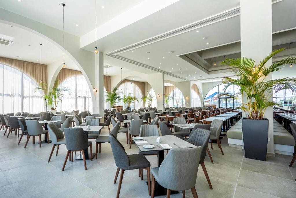 LOUIS PHAETHON BEACH