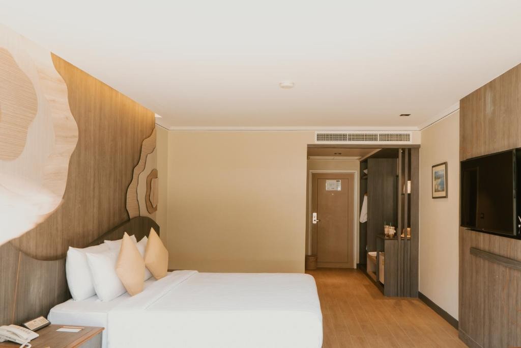 Amora Beach Resort Phuket