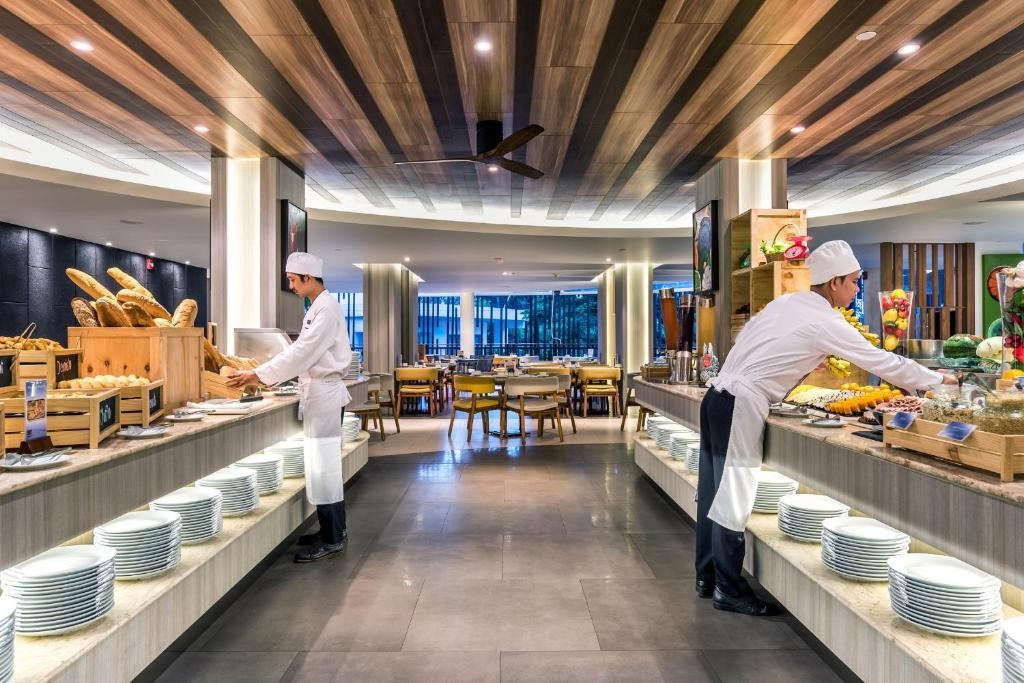 Holiday Inn Resort Phuket Karon Beach