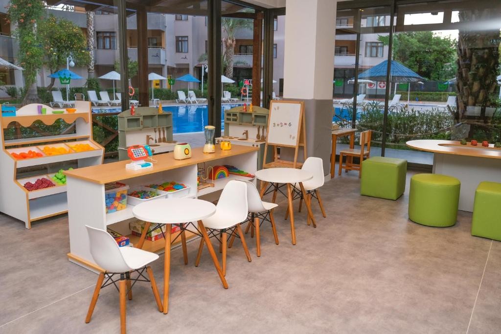 UTOPIA RESORT & RESIDENCE