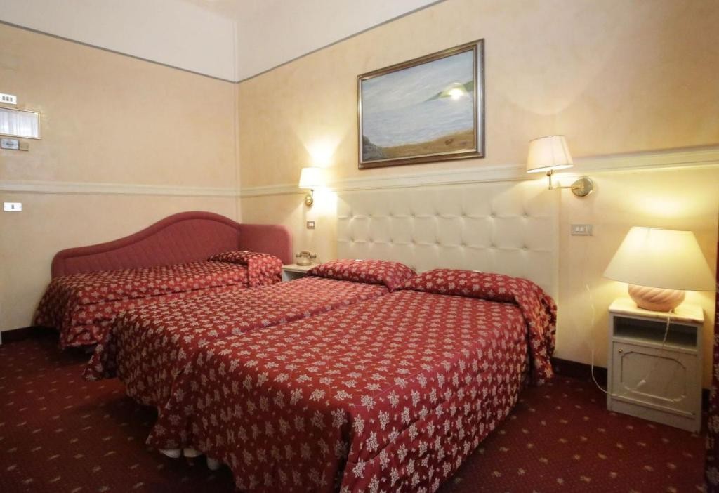 VIENNA OSTENDA HOTEL (RIMINI)