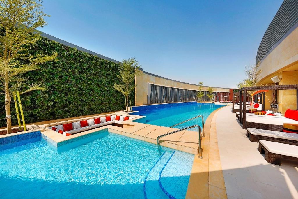 AlRayyan Hotel Doha, Curio Collection by Hilton