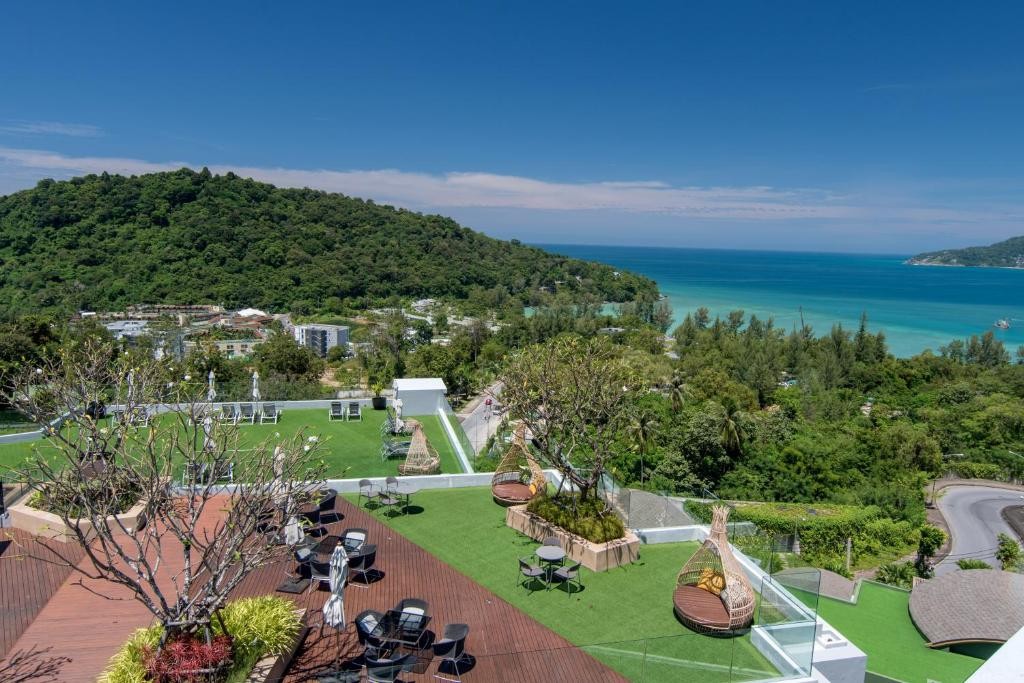 Crest Resort & Pool Villas