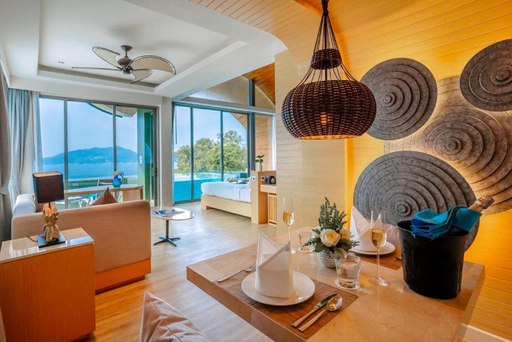 Crest Resort & Pool Villas