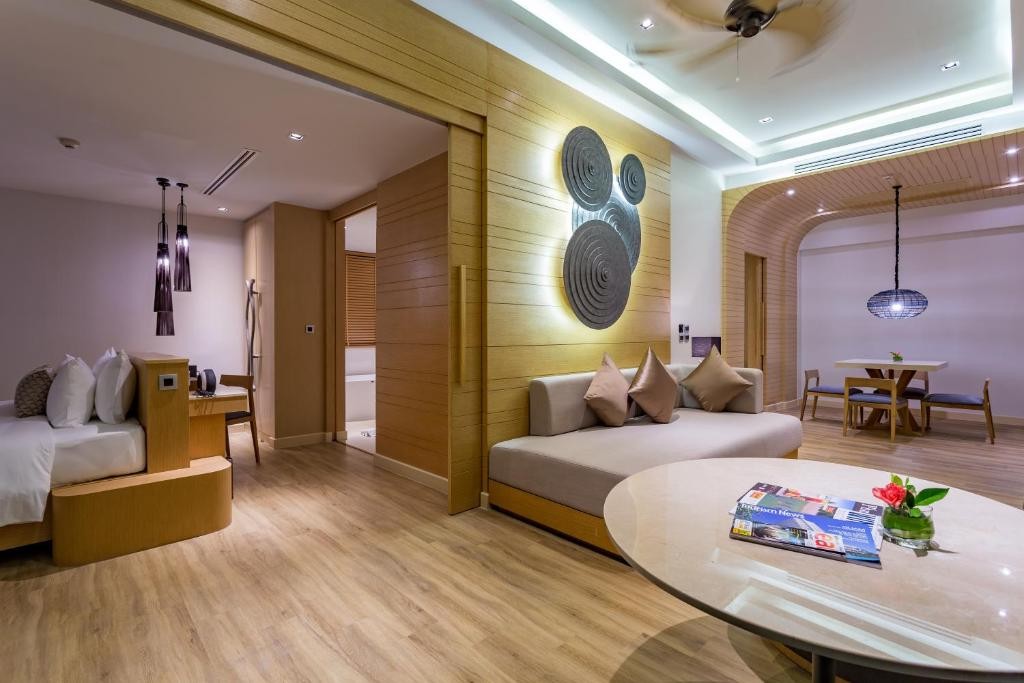 Crest Resort & Pool Villas