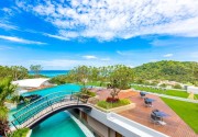 Crest Resort & Pool Villas