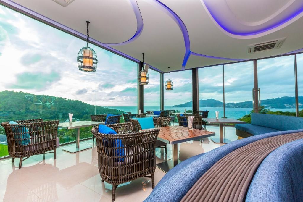 Crest Resort & Pool Villas