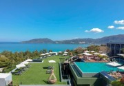 Crest Resort & Pool Villas