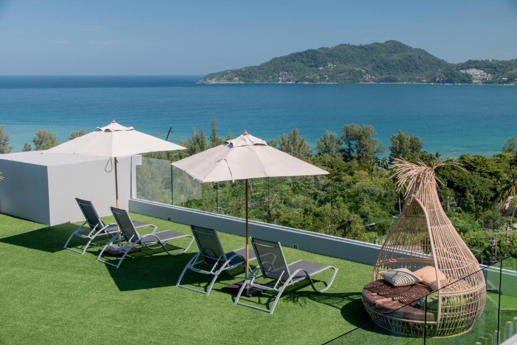 Crest Resort & Pool Villas