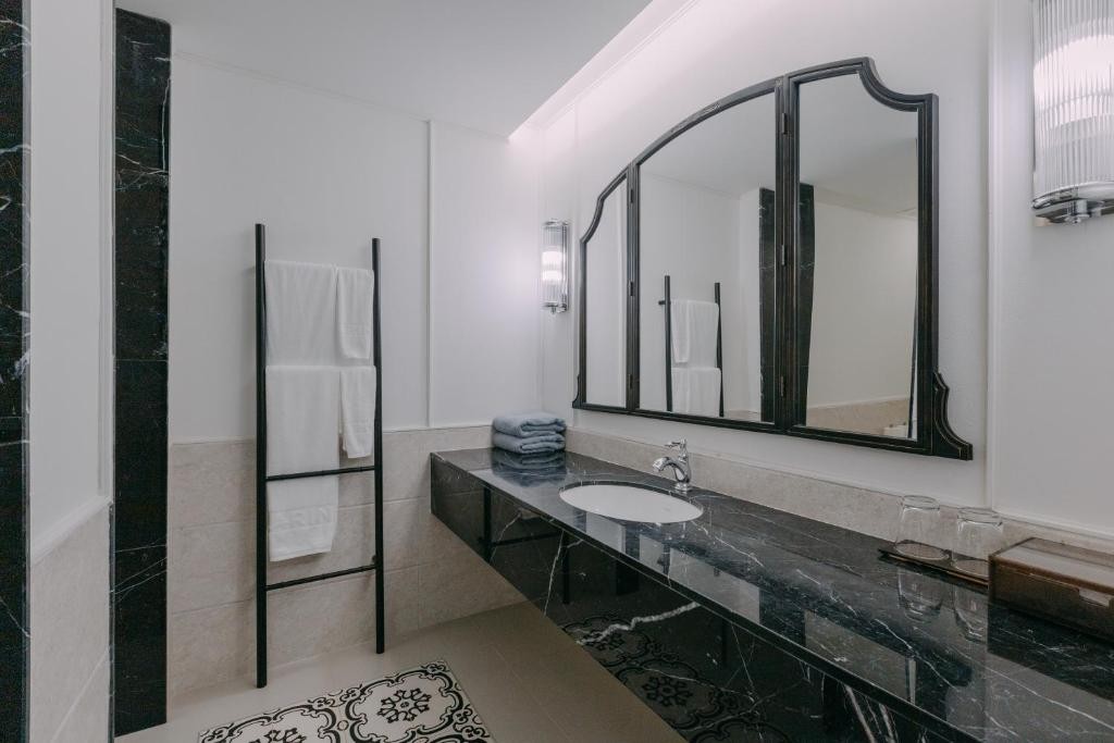 Marina Gallery Kacha Resort