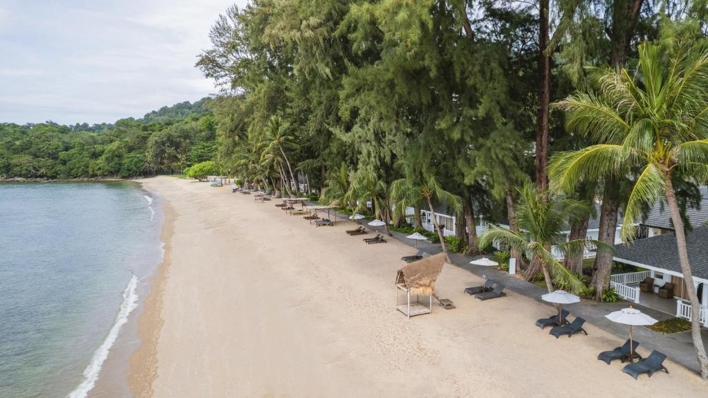 Thavorn Beach Village Resort