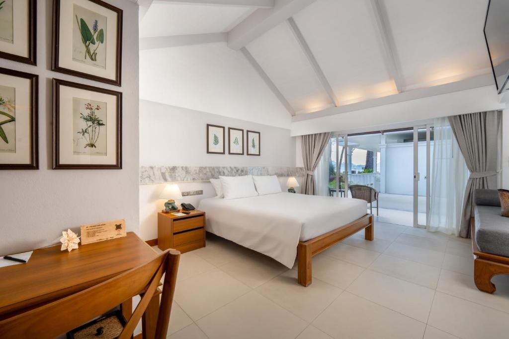 Thavorn Beach Village Resort