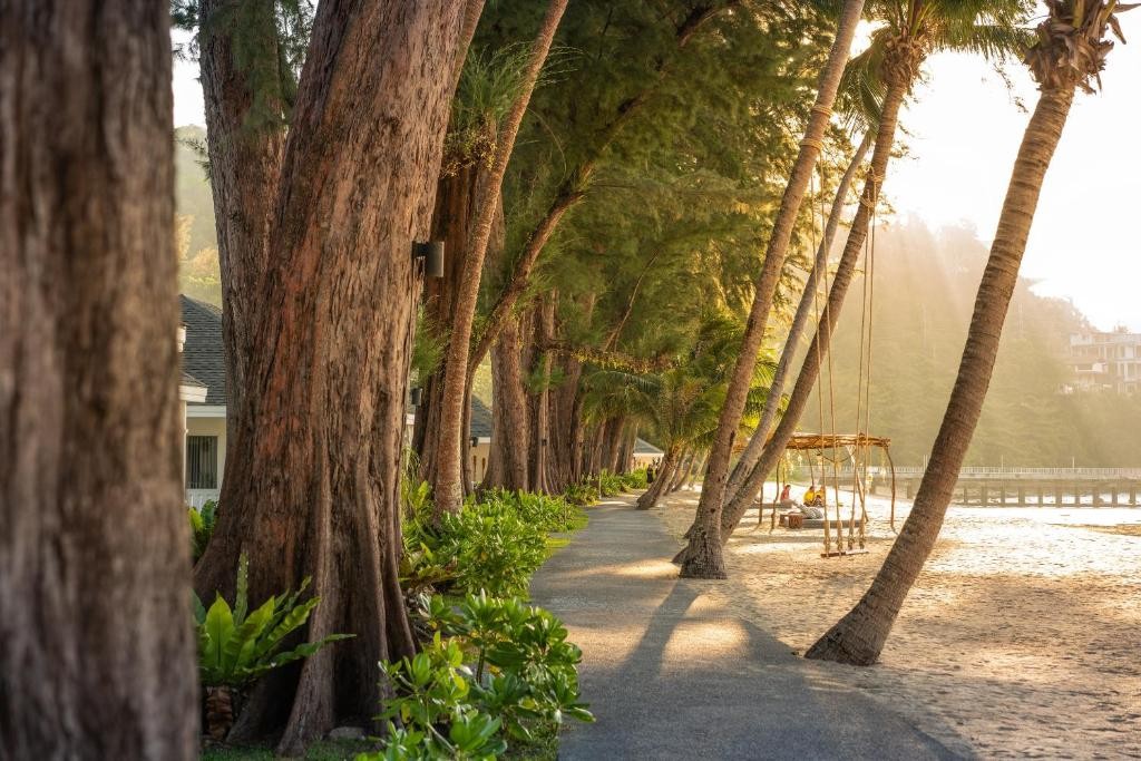 Thavorn Beach Village Resort