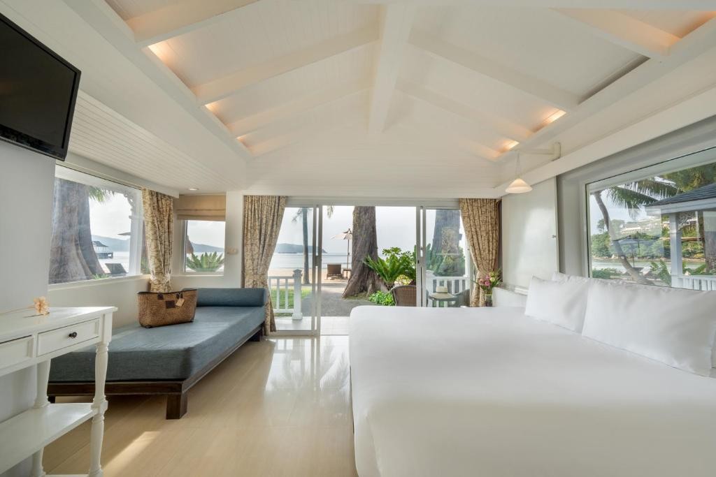 Thavorn Beach Village Resort