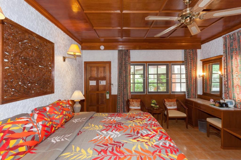 Tropica Bungalow Resort & Restaurant