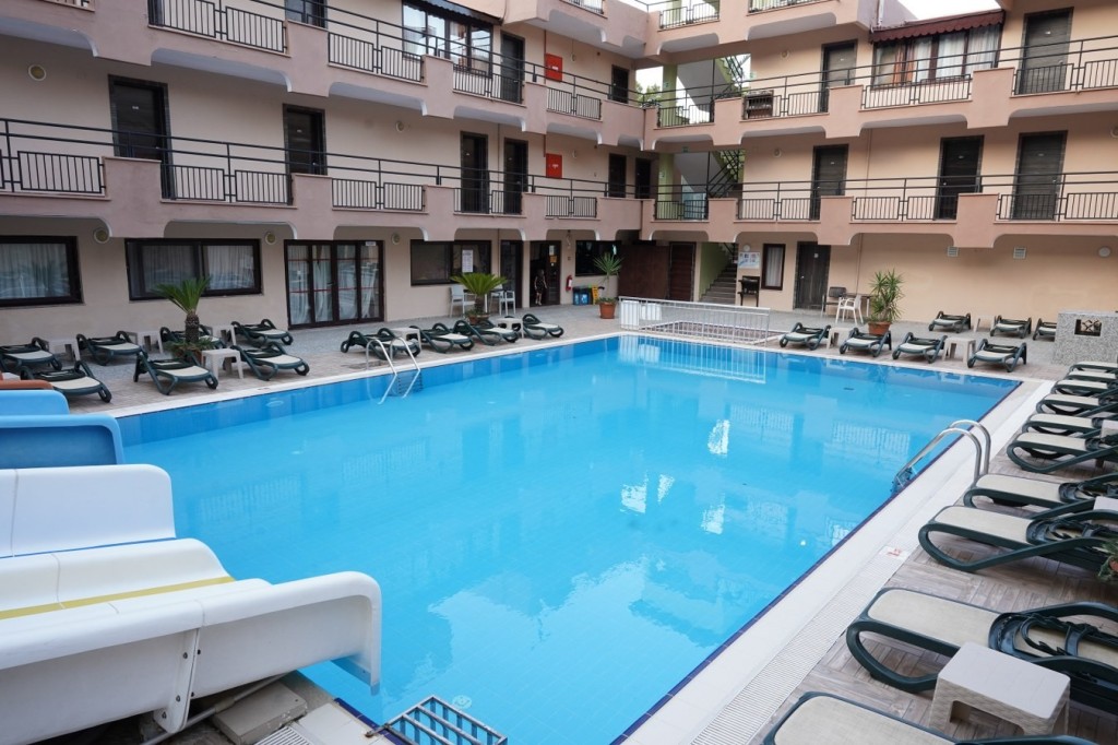 ALERIA BELPORT BEACH HOTEL