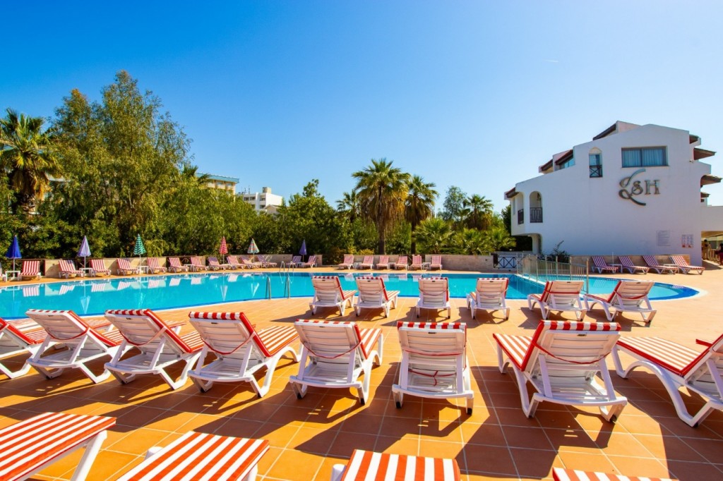 SENTINUS BEACH HOTEL