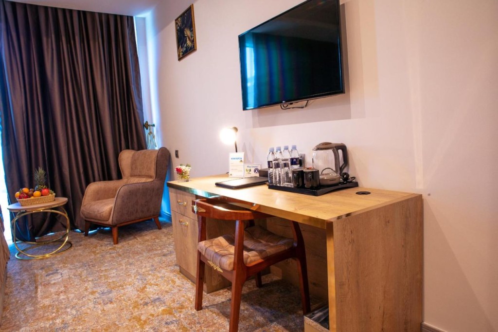 Al Mansour Plaza Hotel