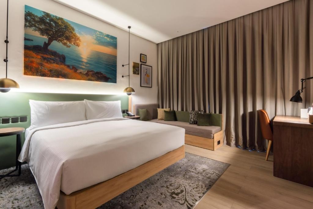 West Walk Retaj Hotel