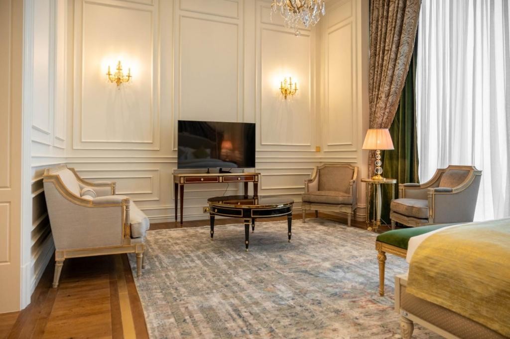 The Bentley Luxury Hotel and Suites