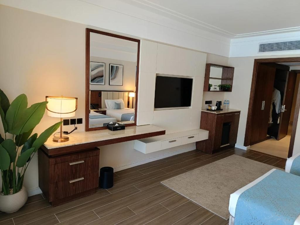 SERENITY SKY ARC SAHL HASHEESH