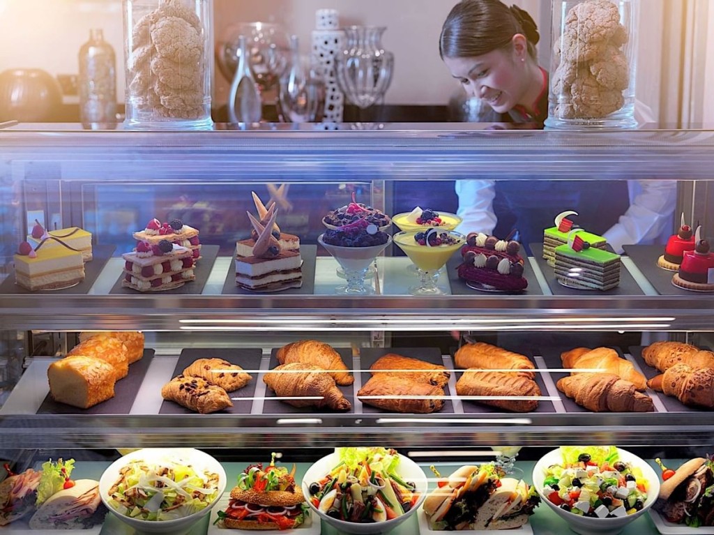 Two Seasons (Former Gloria Hotel)