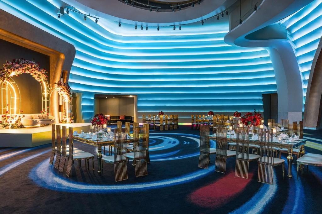 V Hotel Dubai, Curio Collection by Hilton
