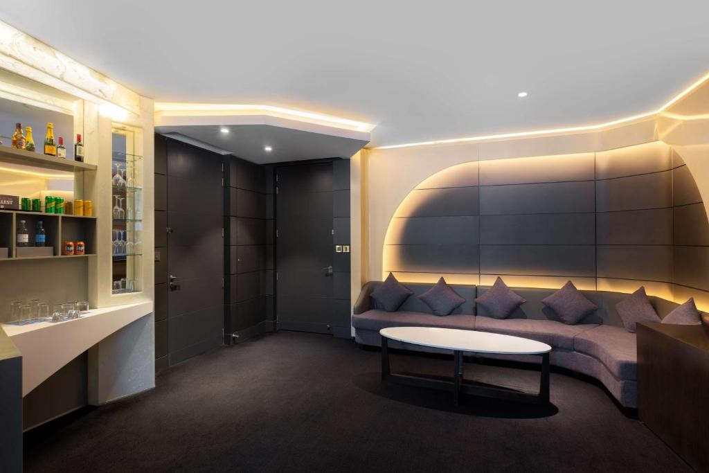 V Hotel Dubai, Curio Collection by Hilton