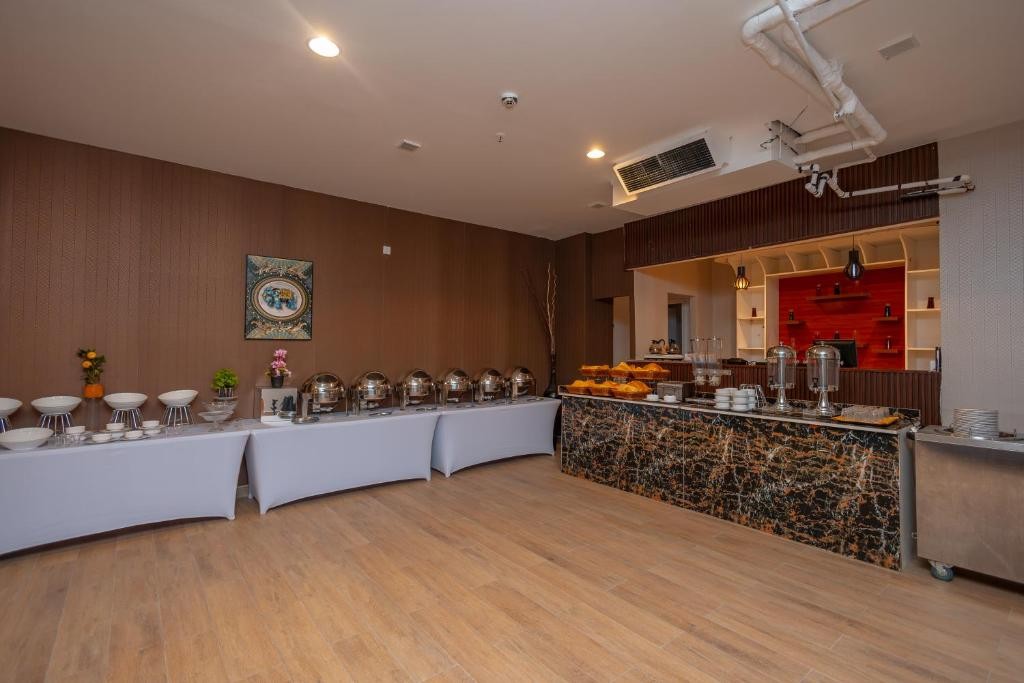 Grand Continent Hotel Dubai