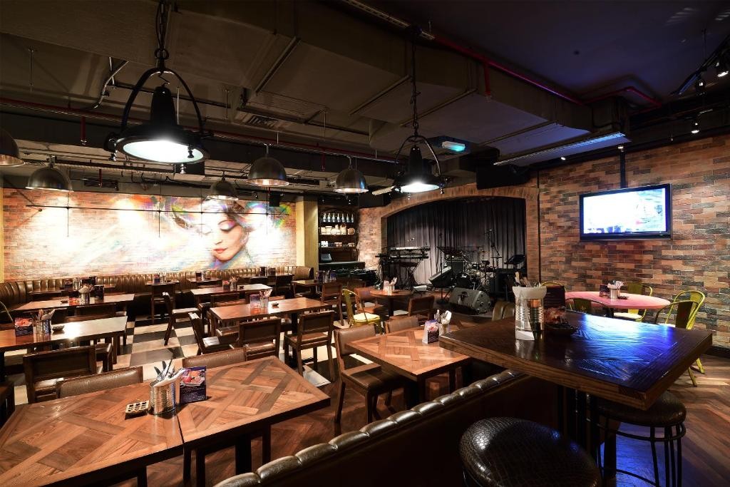 Majestic City Retreat Hotel