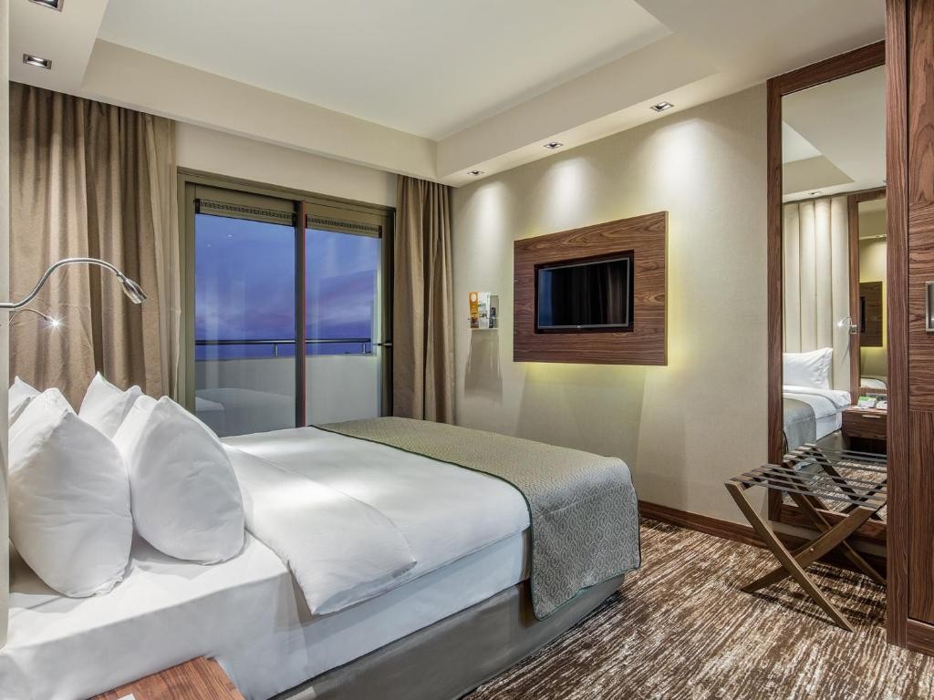 Holiday Inn Antalya - Lara, an IHG Hotel