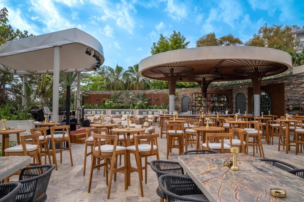 Akra Hotel